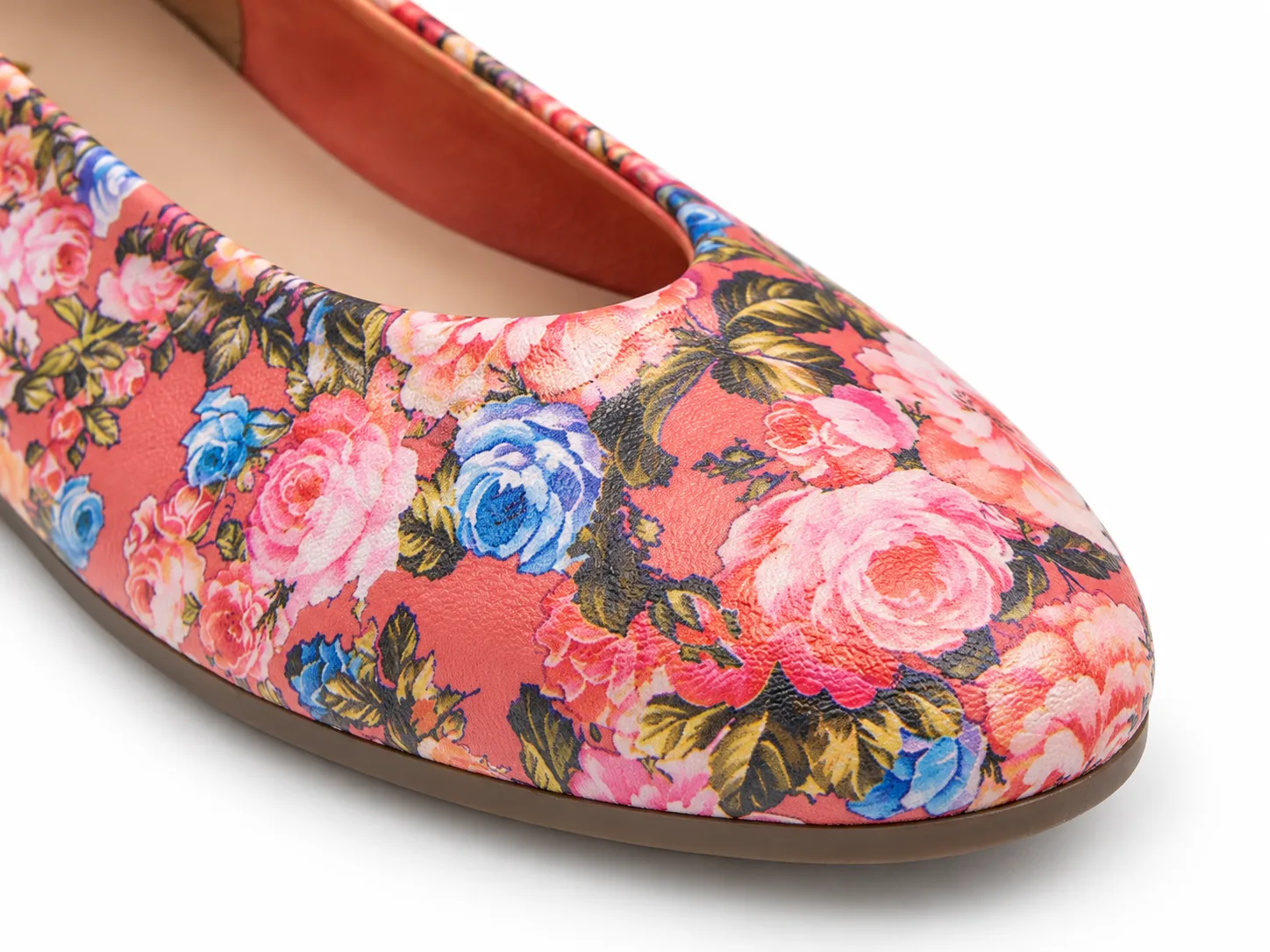 Detalle del estampado floral nude, rosa y verde de la bailarina Rose Coral